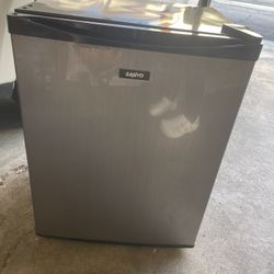 Mini Fridge 