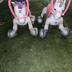 Tengo 2 Caballos Trabaja Muy Bien Relincha Puedes Pasear Con Ellos Come Mueve Su Boca Hacen Varios Sonidos