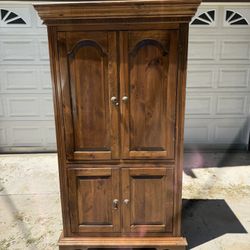 Hutch / TV Entertainment Center