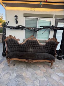 Victorian couch 8 feet long by 4 feet tall