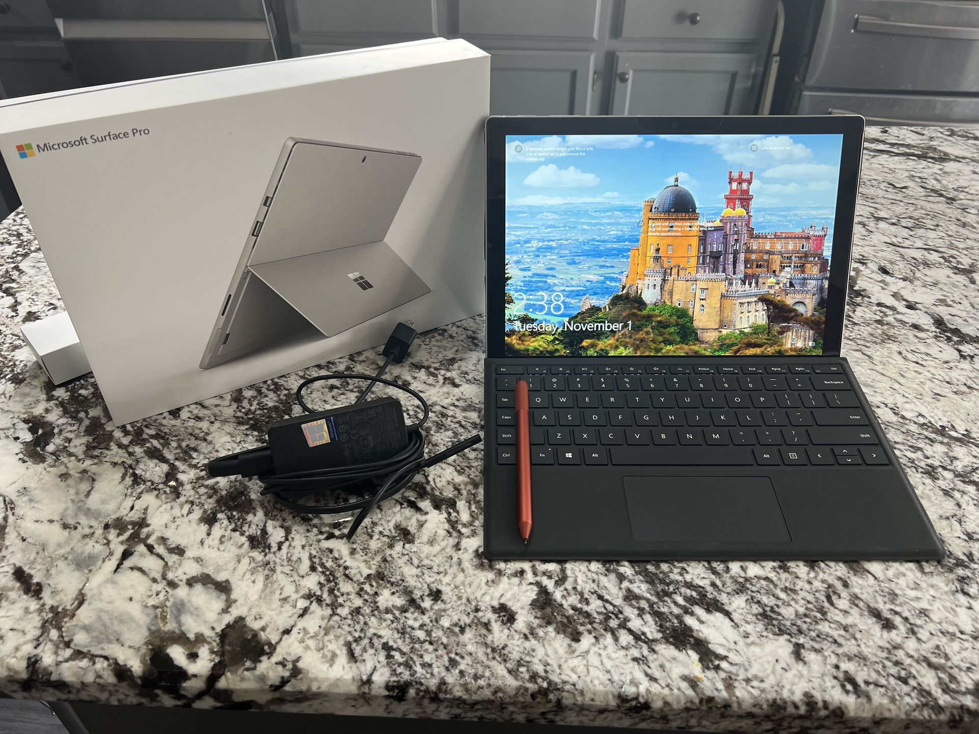 Microsoft Surface Pro 6 -128 GB- 8GB Go RAM OBO