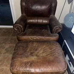 Vacchetta Chair With Ottoman