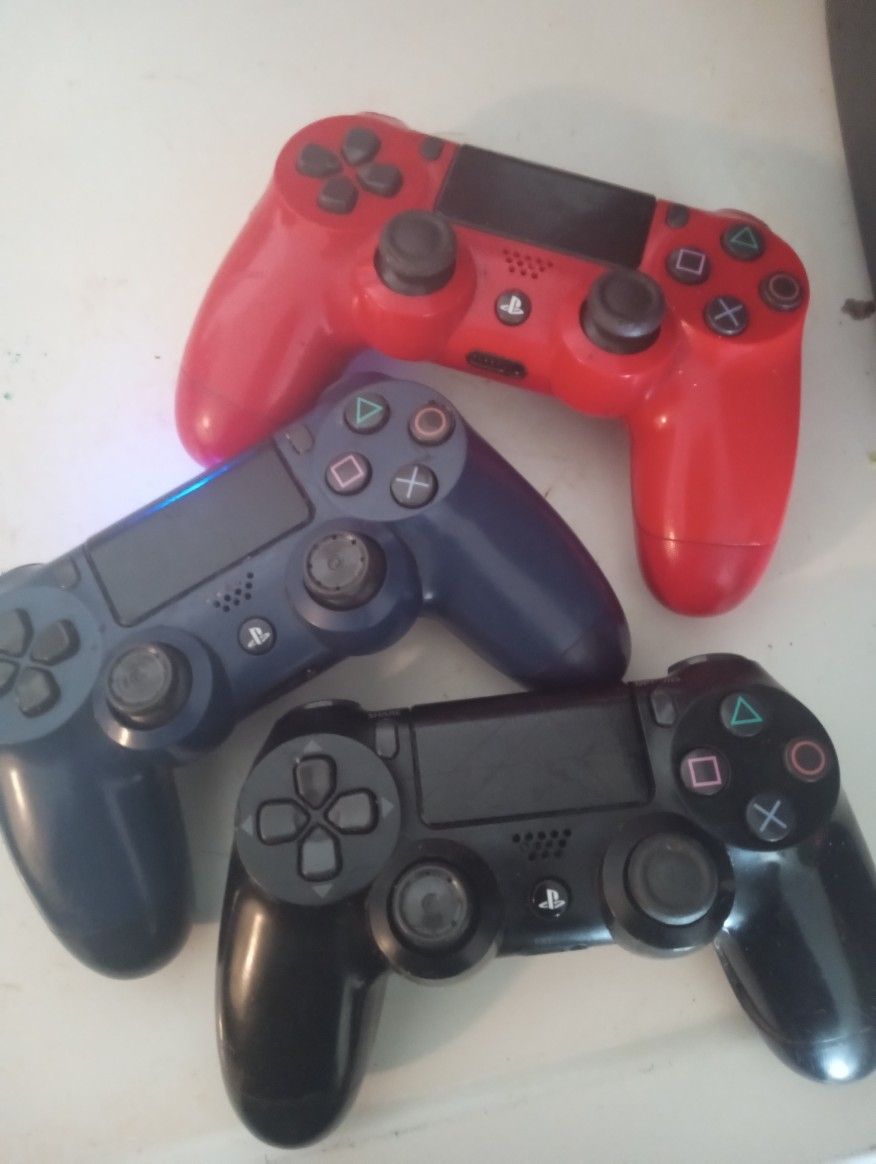 Wireless PS4 Controllers