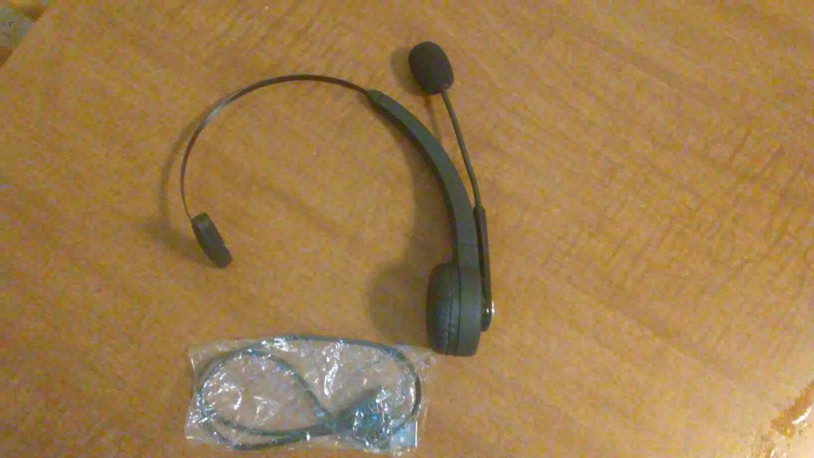 PS3 HEADSET. COMES WITH. WIRELESS CHARGER
