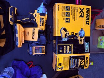 DEWALT 20V XR Brushless Impact Wrench Kit DCF891Q1