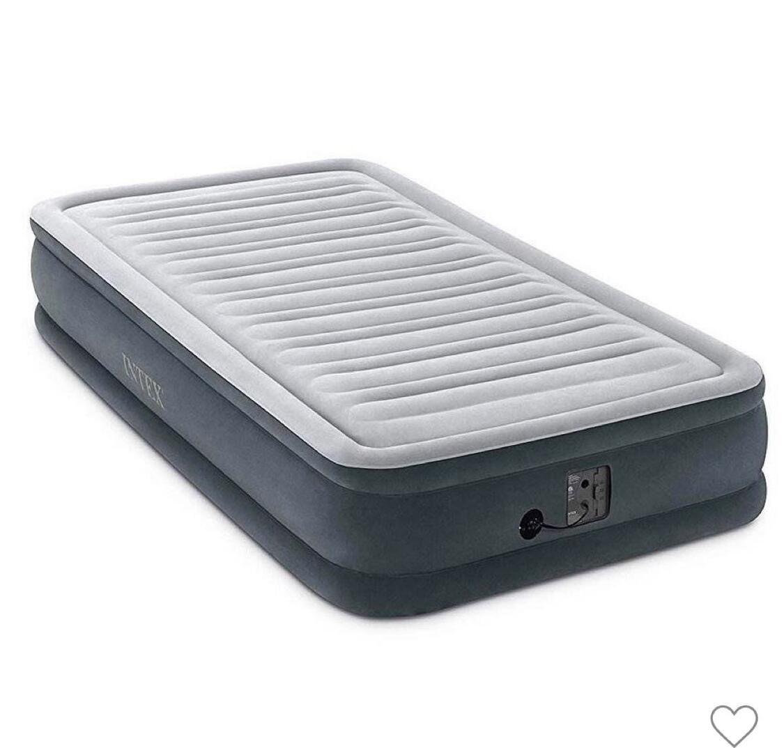 Air Mattress w/ Bedding