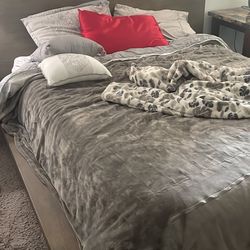 Queen Size Bed + Dresser 