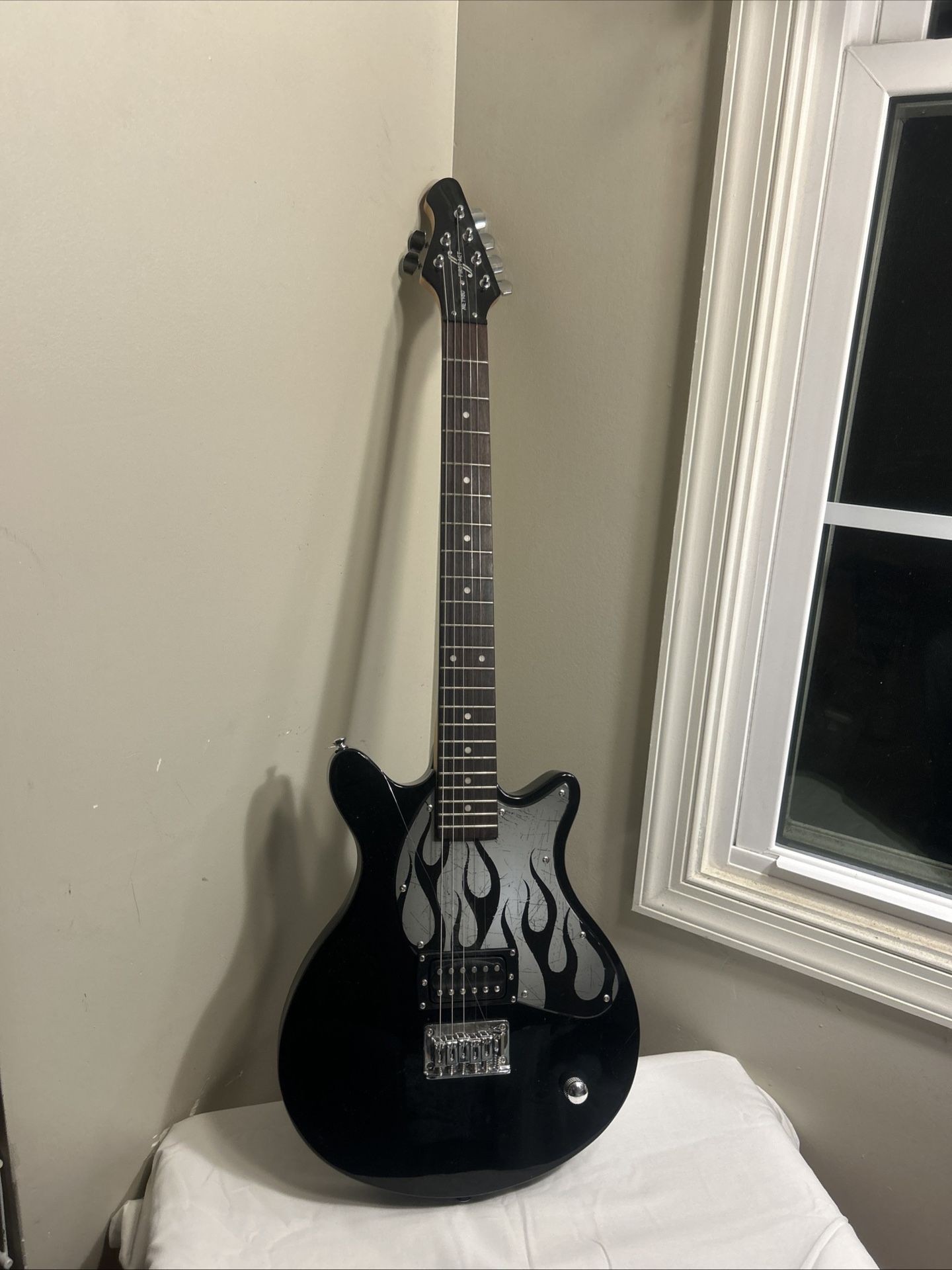 PRE~OWNED FIEST ACT ME 1980 GUITAR 