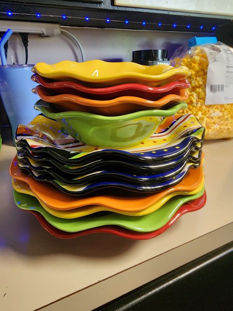 Set of whimsical dishes, plates and bowls
Stoneware
Colorful
Dishwasher and microwave safe