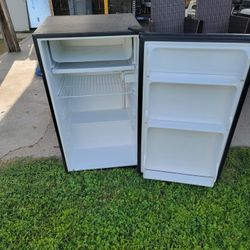 Refrigerator With Freezer