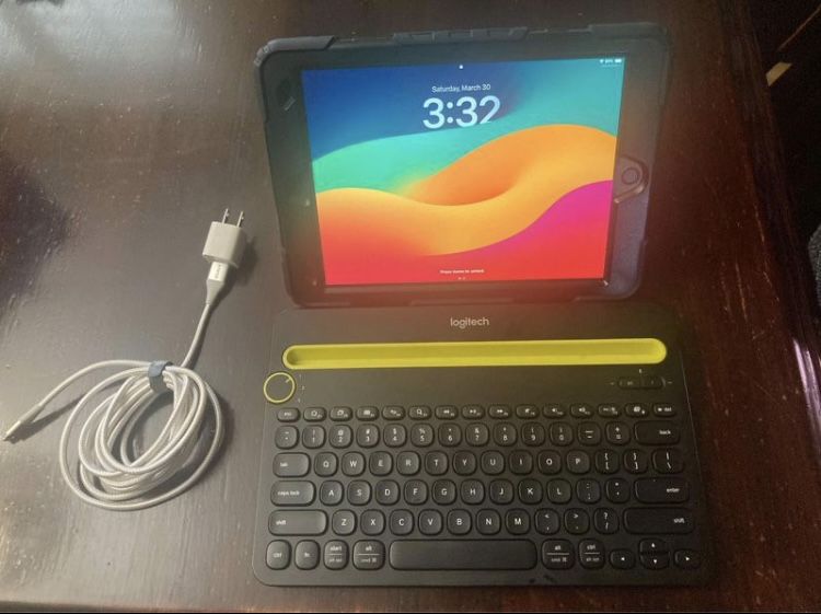 iPad 9th Gen 64 GB with Logitech Bluetooth keyboard