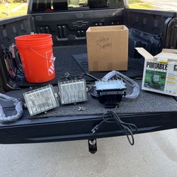 4 portable Floodlight One Needs A Bulb The Rest Work Fine One Is Brand New