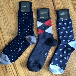 New, Men’s Dress-Casual Socks in Solid Navy/Green/White Striped from JCrew 