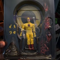 Mezco Toys One-12 Collective: DC Heroes: Reverse Flash Action Figure