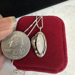 Vintage 925 Sterling Silver , Native Am. GenuineMother Of Pearl Necklace , Hallmarked Sterling F, 20 In. 925 Chain