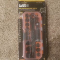 Klein Tools KNECT 3/8-Inch Drive Impact-Rated Pass Through Socket Set, 15-Piece

