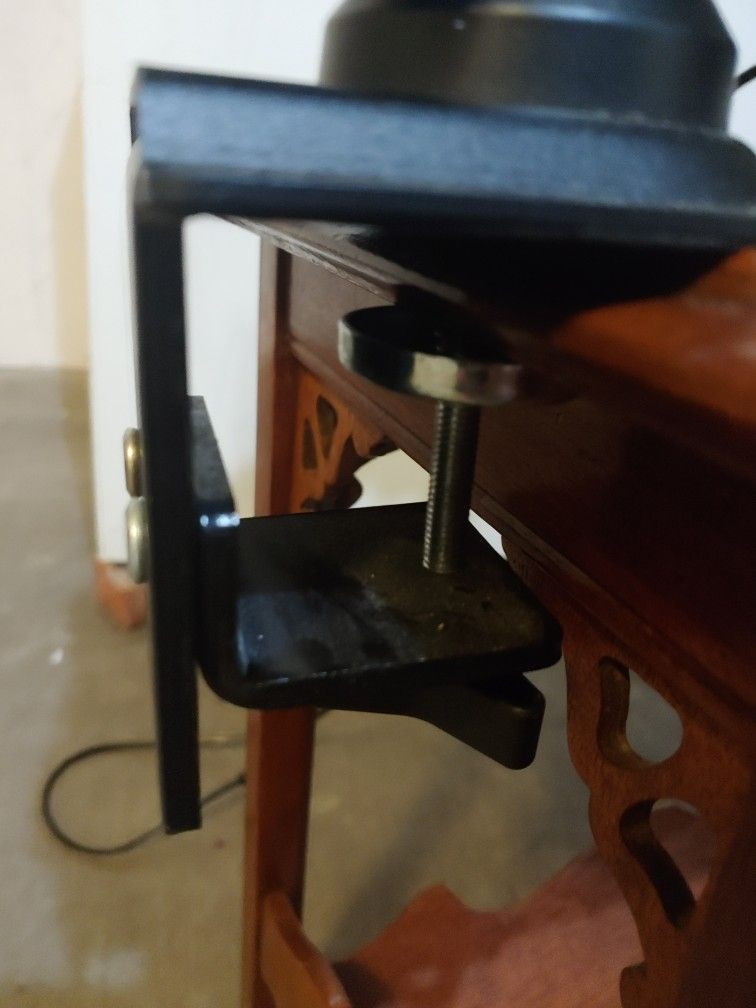 Moniter With Arm
