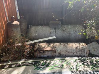 Lot of Old Propane / Gas Tanks