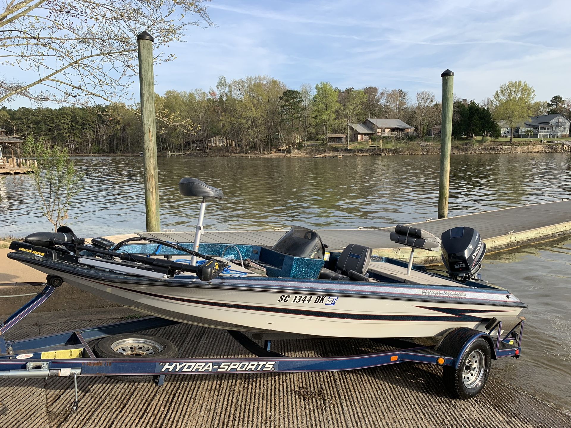1995 Hydra Sports Bass Boat, 90 HP Evinrude, 65lb thrust Minn Kota