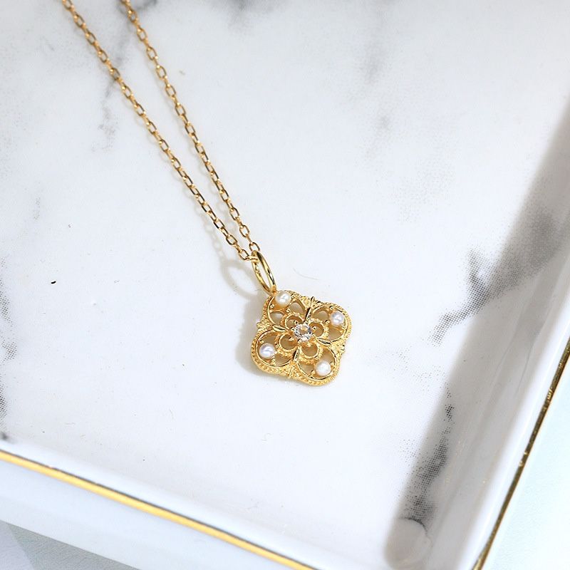 High-end necklace accessory made of 18K gold, set with precious gemstones, featuring imperial Chinese style, fashionable and luxurious women's pendant