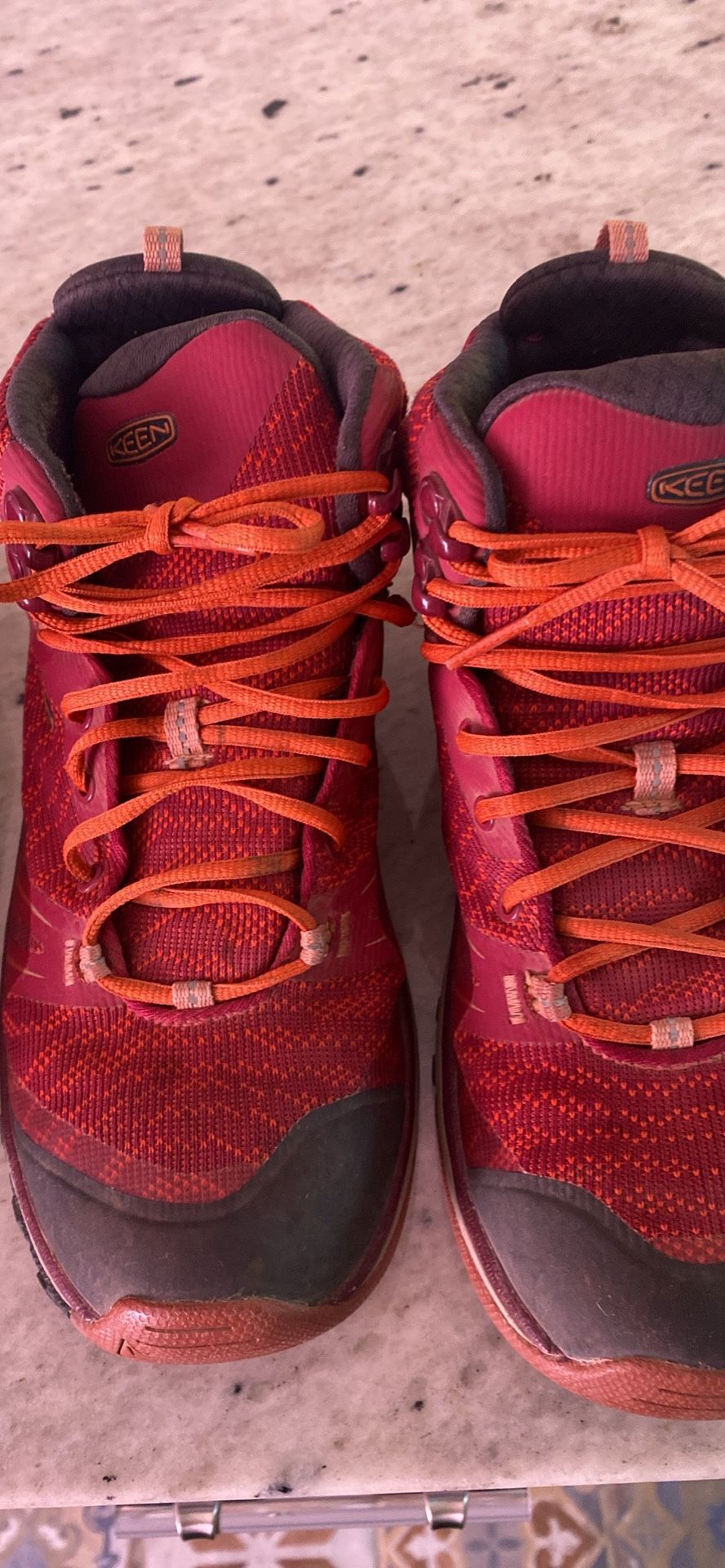 Keen Ladies 7.5 Hiking Boots