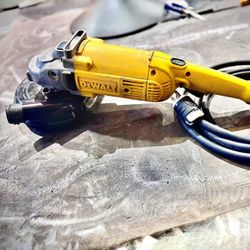 Dewalt DWE4517 7" 8 500 Rpm 4Hp Angle Grinder