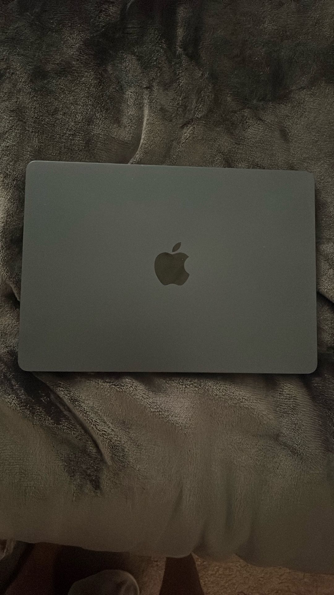 Apple - MacBook Air 13-inch Laptop - M3 chip Built for Apple Intelligence - 16GB Memory - 512GB SSD - Space Gray