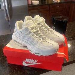 NIKE AIR MAX 95 ESSENTIAL