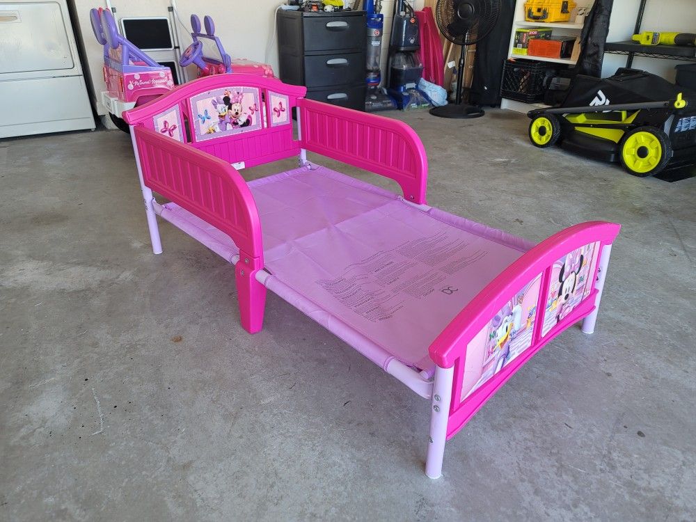 Beautiful Minnie Mouse Toddler Bed** No Mattress**