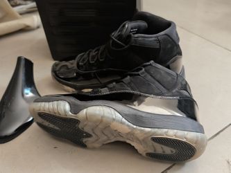 Jordan 11 cap and gown size 11