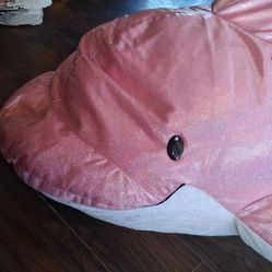 Pushy Dolphin 
