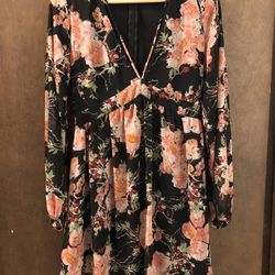 Size 6 Women’s Long Sleeve Dress