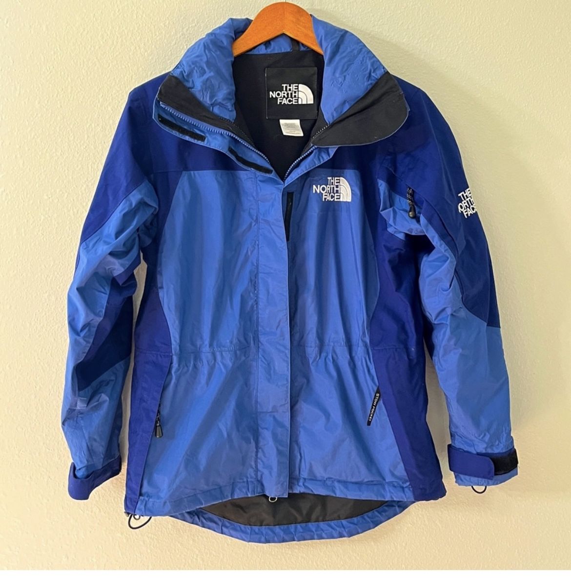 EUC The North Face Windbreaker/Rain Jacket Hoodie XS