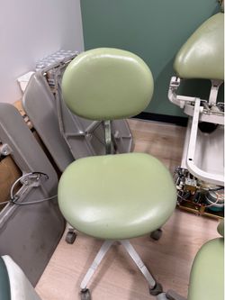 Professional Dental Operator Stool / Assistant Chair – Adjustable Rolling Chair – Excellent Condition