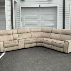 LIKE NEW AMERICAN SIGNATURE POWERED RECLINER TAUPE SECTIONAL COUCH - DELIVERY AVAILABLE 🚚