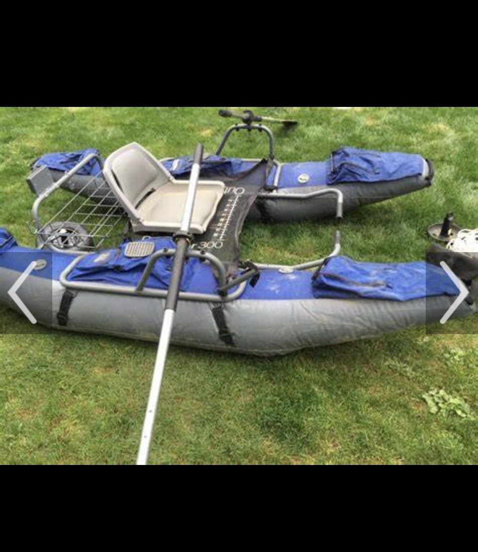 Outfitter 300 Pontoon Fishing Boat