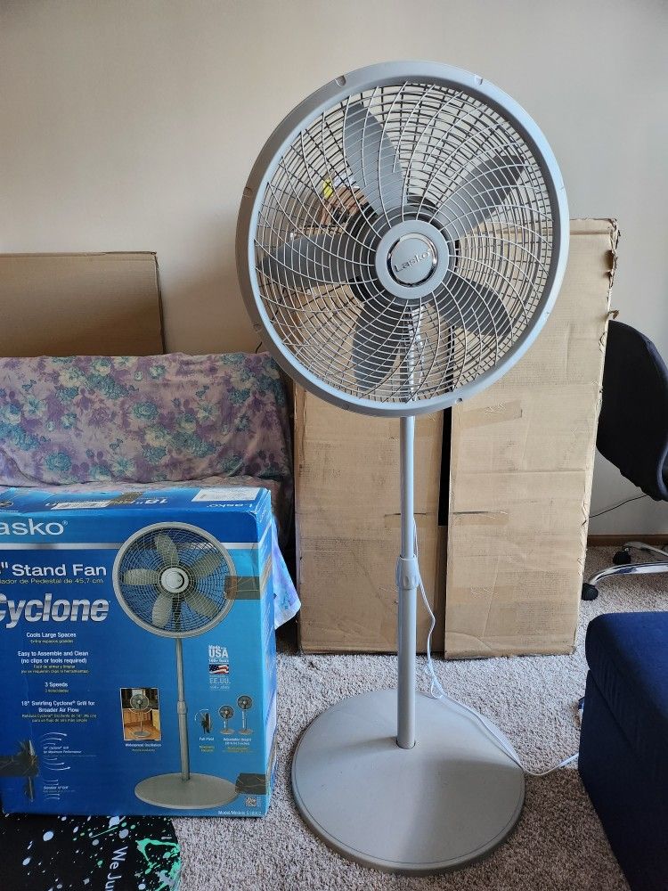 Lasko 18 Adjustable Cyclone Pedestal Fan with 3 Speeds, S18902, Gray for  Sale in Columbus, OH - OfferUp