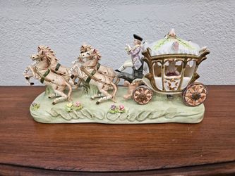 Beautiful vintage Italian Capodimonte porcelain figurine