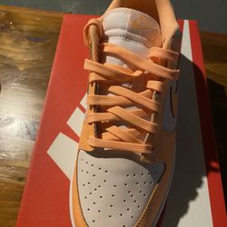 W NIKE DUNK LOW (Peach Cream)