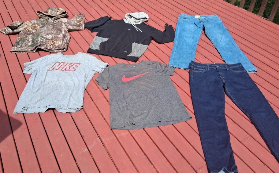 Men's Clothing Bundle Shirts Jeans Hoodies Nike Wrangler Lucky Brand Volcom Under Armor
XL 35 36