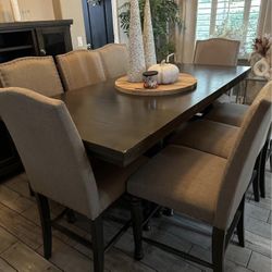  Dining Table With 8 Chairs USED