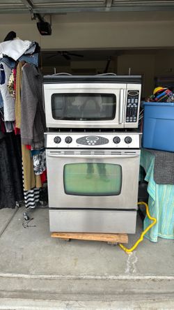 Maytag Gas Stove Oven Combo with matching Microhood