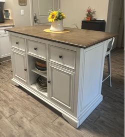 Island with four barstools ( together )