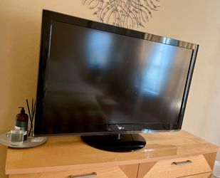 LG TV- 55LH40