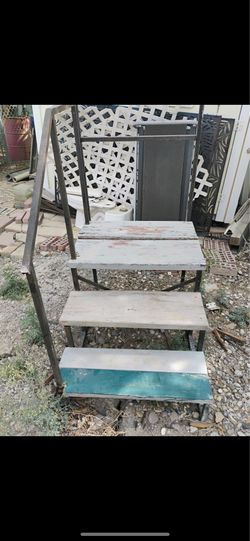 Metal Frame Portable Steps with Handrail
