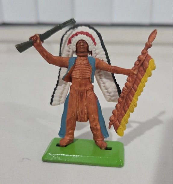 Vintage 1971 Britains Deetail Native American Indian Chief 3" toy 