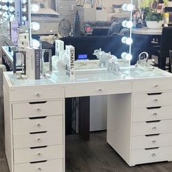 Vanity Mirror With Desk 
