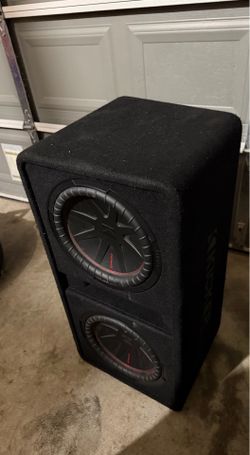 2 12 inch speakers brand kickers  vendo bocinas con cajón