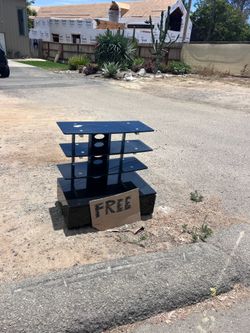 Free tv stand curb alert