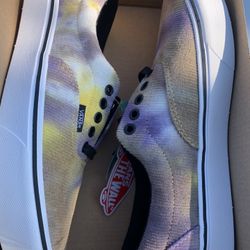 Vans/ Comfycush Era/ 7.5 Men’s 9 Women’s 